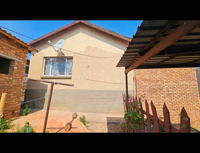 3 BEDROOM HOUSE FOR SALE IN HURST HILL